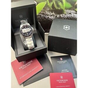 BLUE BLOODS NIB Swiss Army Victorinox Maverick Watch (Official Cast & Crew Swag)
